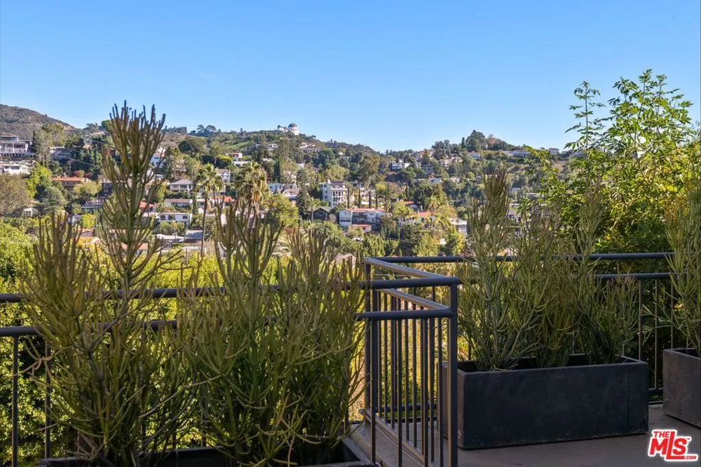 2333 Vasanta Way, Los Angeles, California 90068 home-pic-17